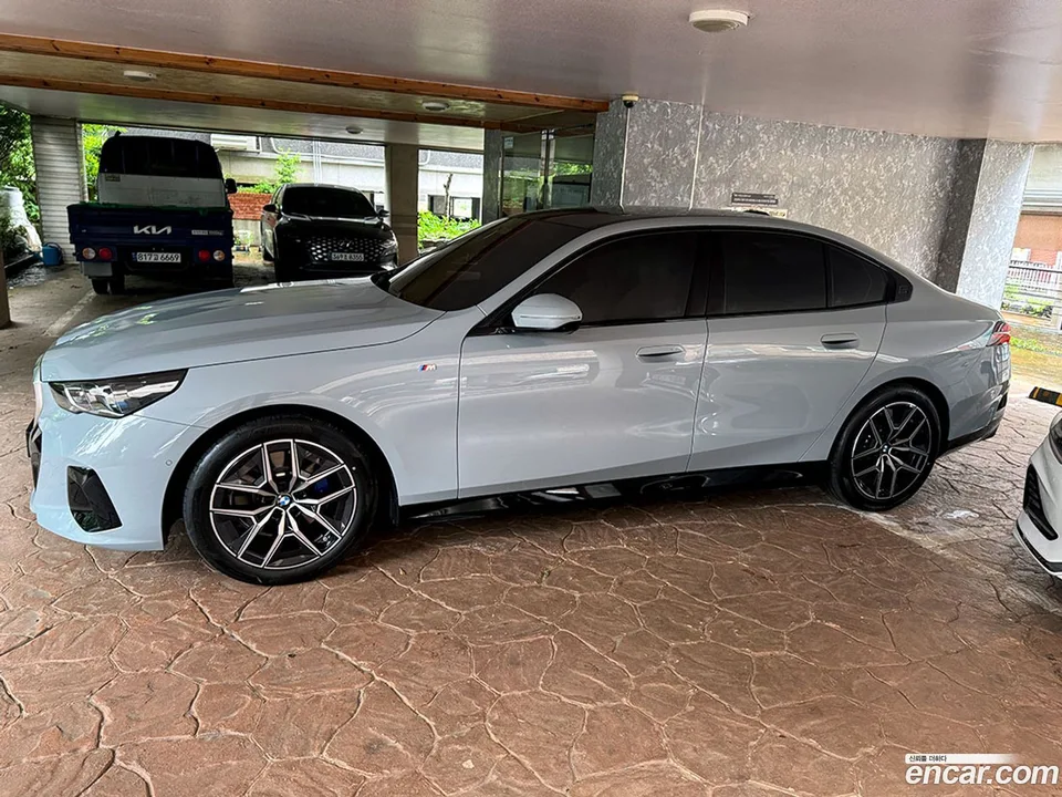 BMW 5 Series 520i M 2025 — миниатюра 3