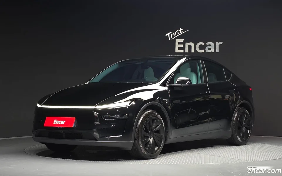 Tesla Model Y 2025