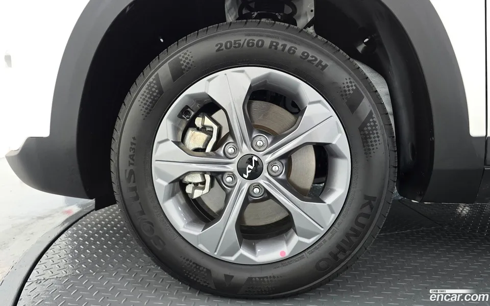 Kia Seltos 1.6 2WD 2024 — миниатюра 5