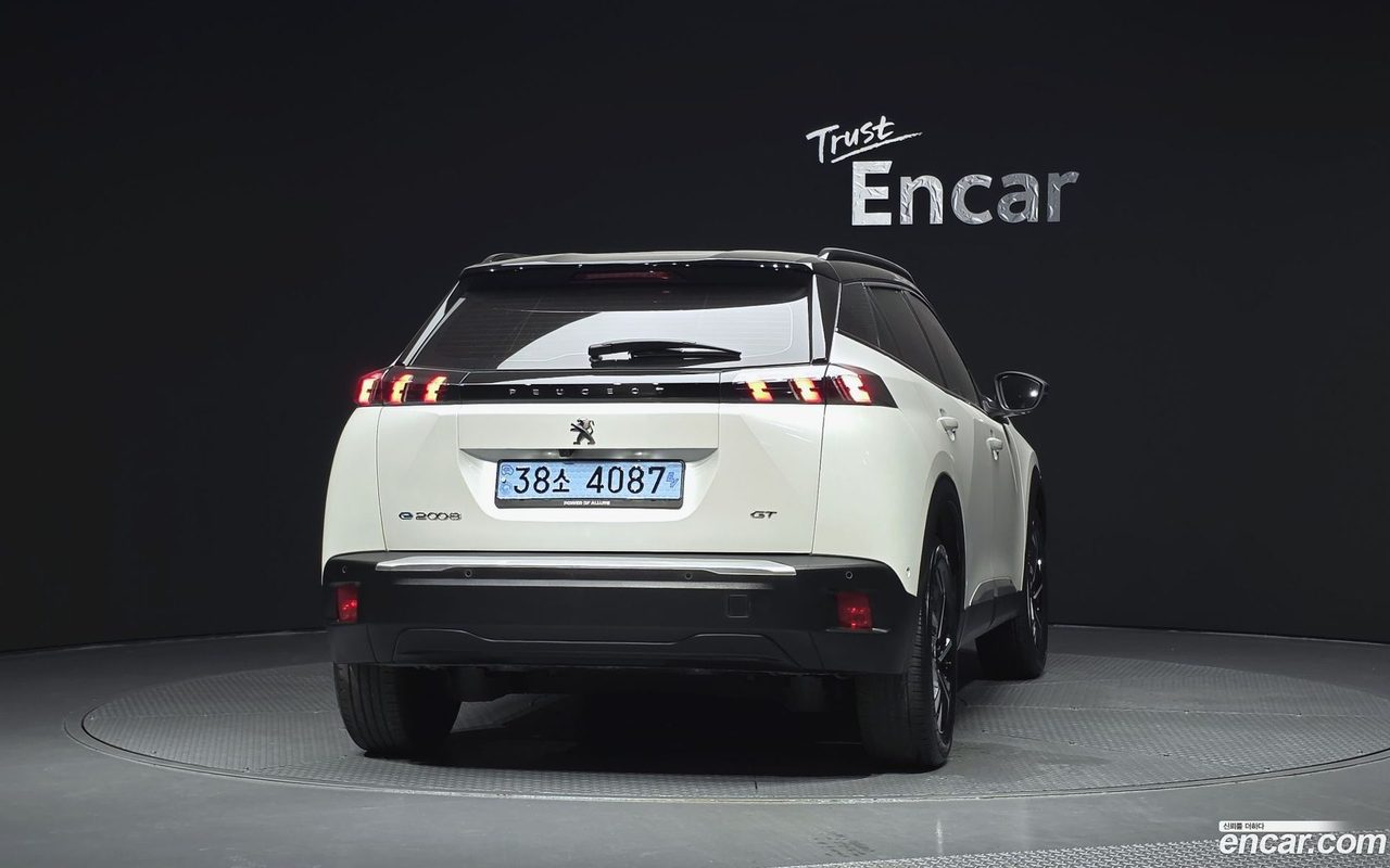 Peugeot e-2008 2023 — 4