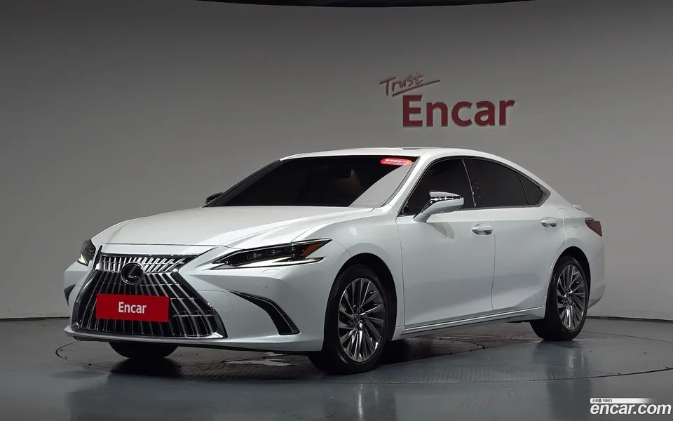 Lexus ES 300h 2025