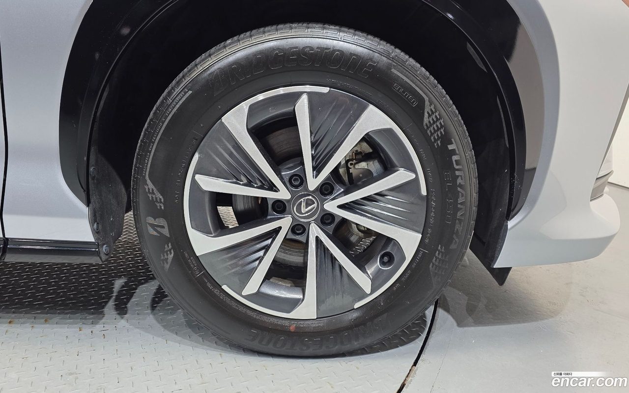 Lexus RZ 450e 2023 — 2