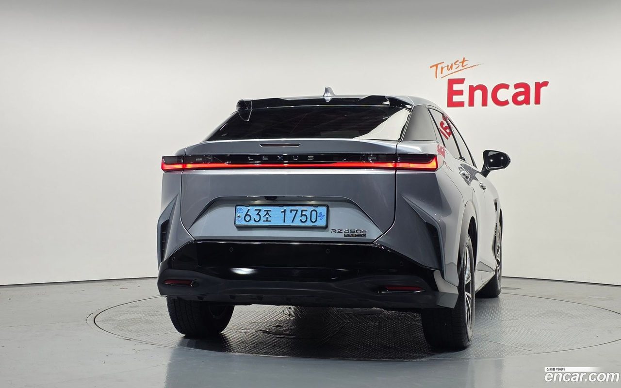 Lexus RZ 450e 2023 — 4