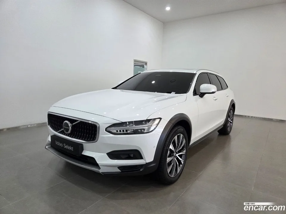 Volvo V90 Cross Country 2025