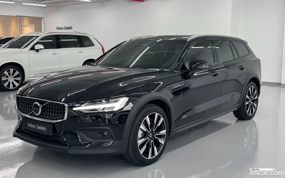 Volvo V60 Cross Country 2025