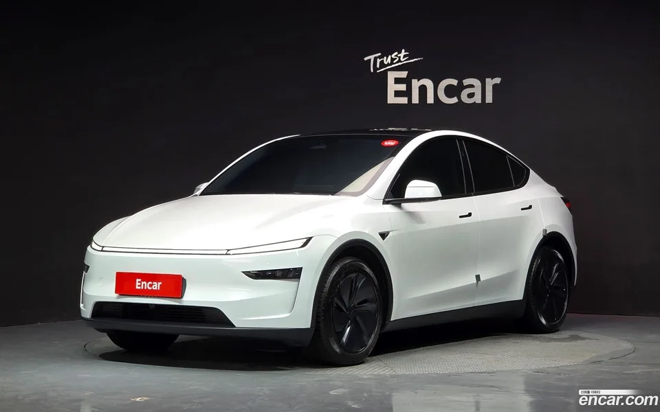 Tesla Model Y 2025