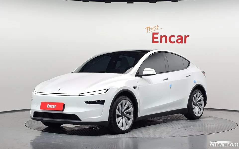Tesla Model Y 2025
