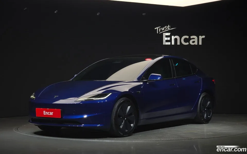 Tesla Model 3 2024