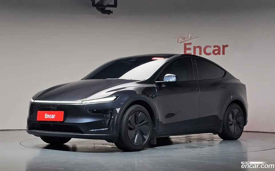 Tesla Model Y 2025