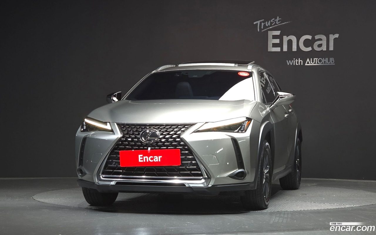 Lexus UX 250h 2023 — 3