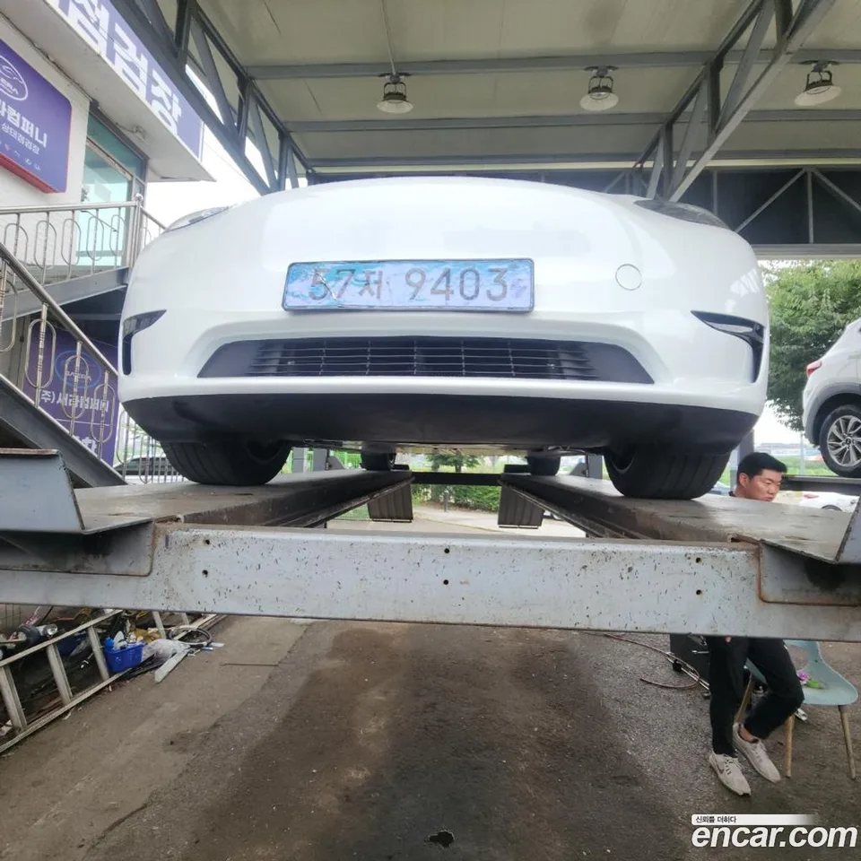 Tesla Model Y 2024