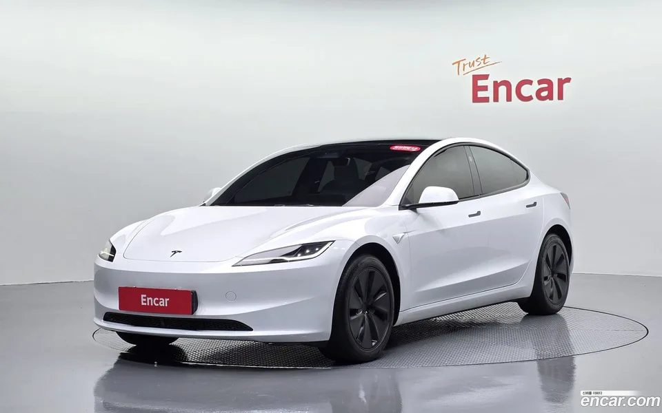 Tesla Model 3 2024