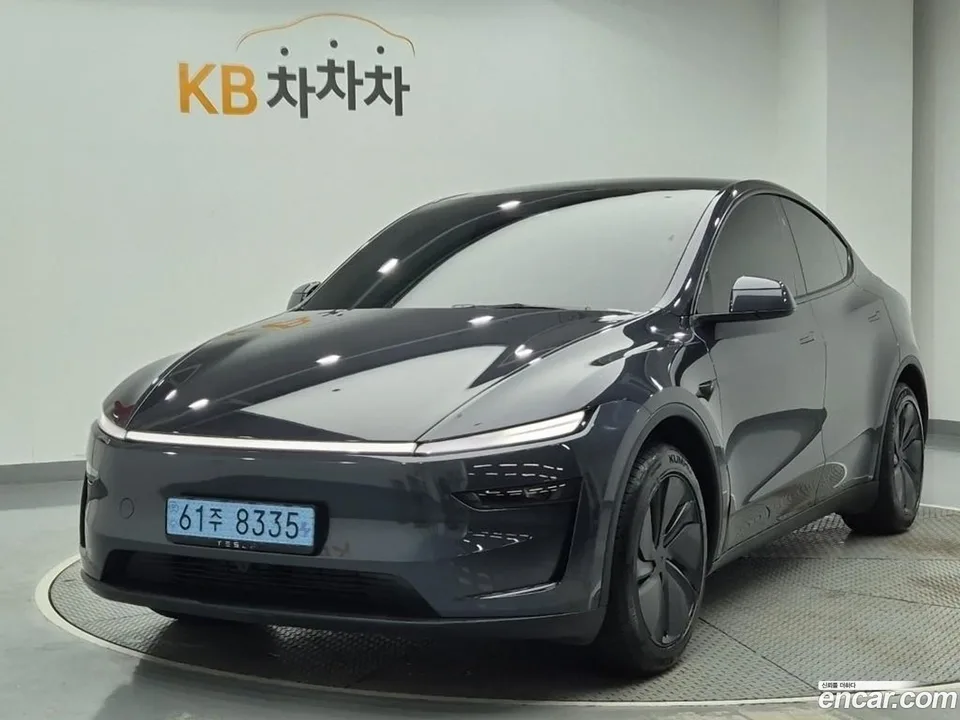 Tesla Model Y 2025