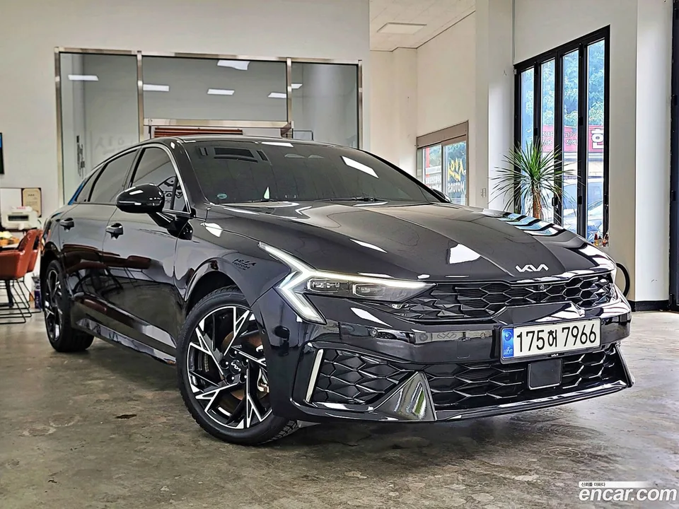 Kia K5 Hybrid 2023