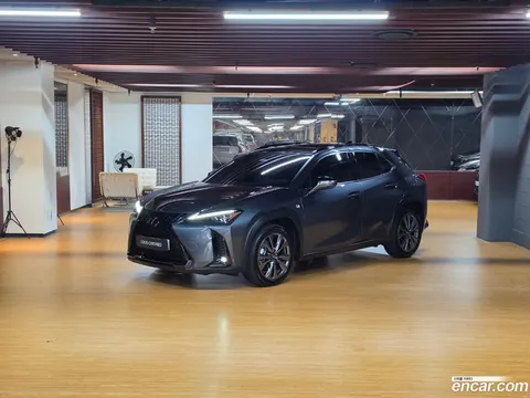 Lexus UX 300h 2026 купить в Москве