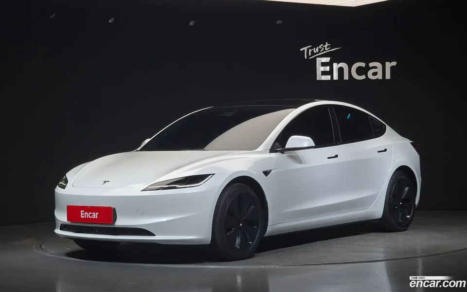 Tesla Model 3 2024