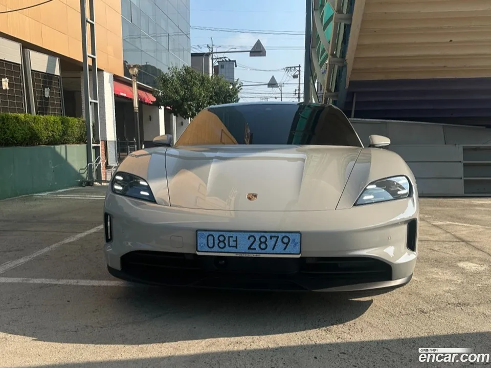 Porsche Taycan 2025