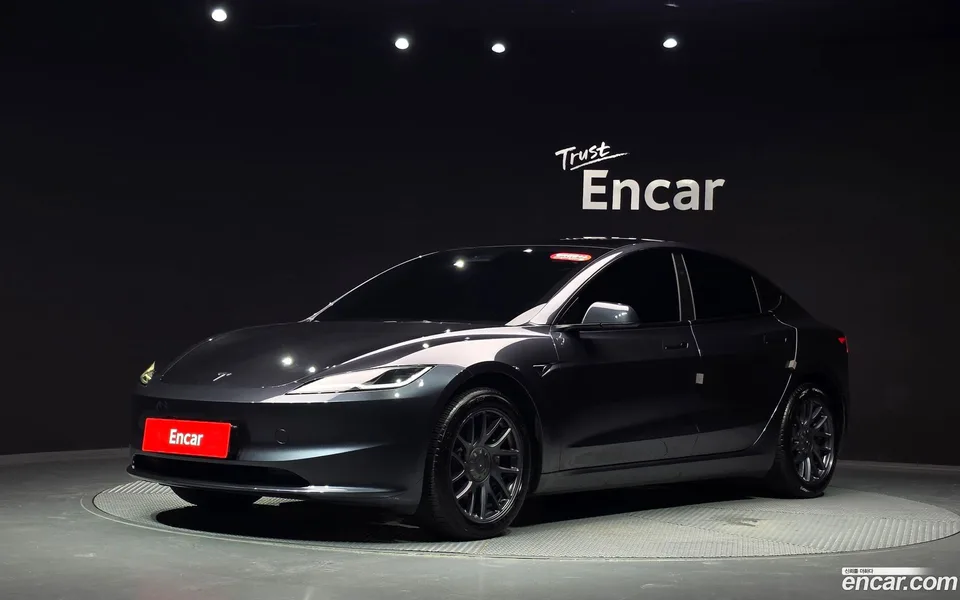 Tesla Model 3 2024