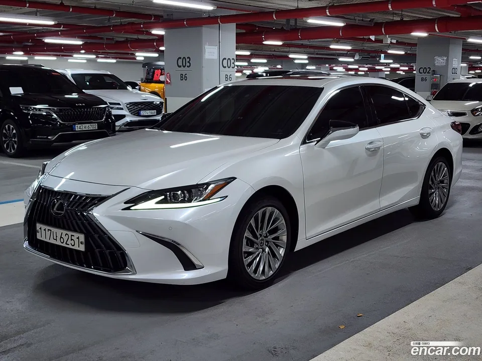 Lexus ES 300h 2024