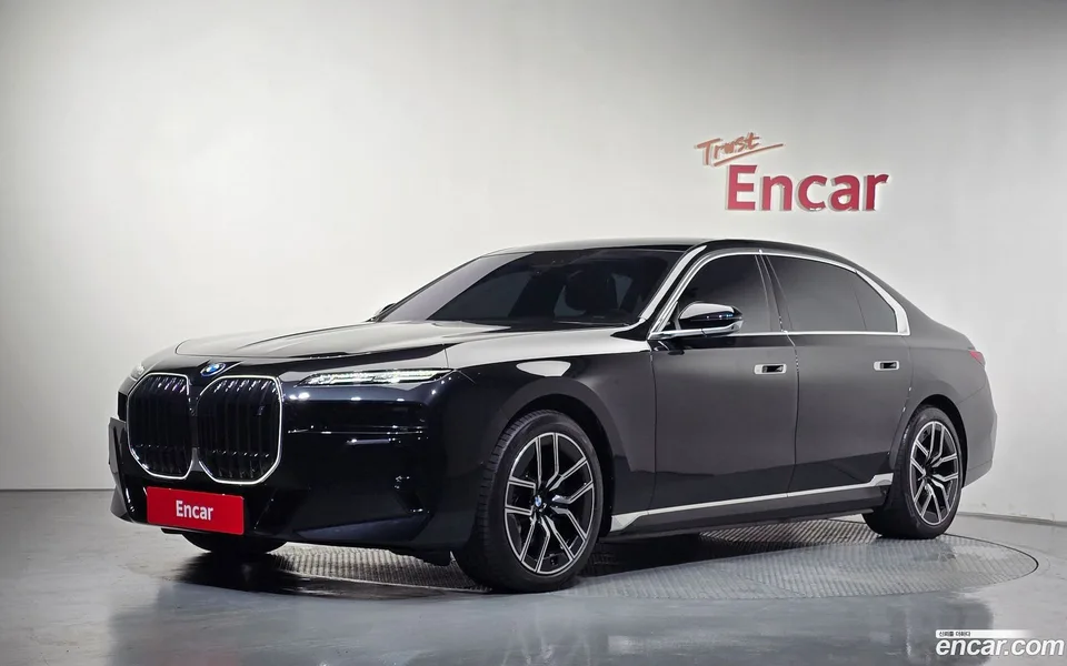 BMW i7 2025