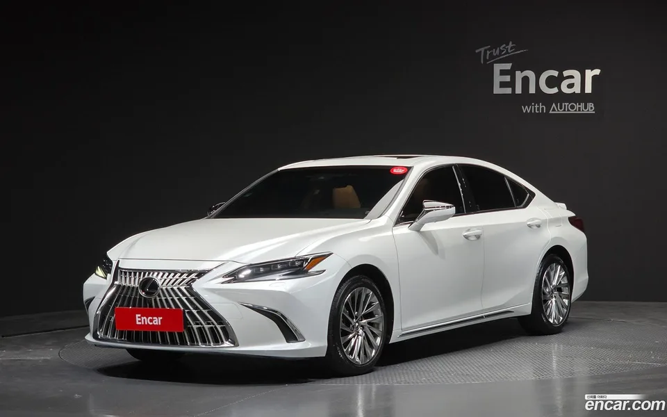 Lexus ES 300h 2025