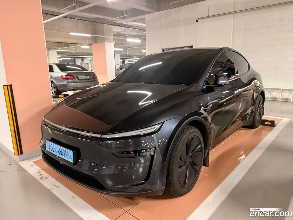 Tesla Model Y 2025