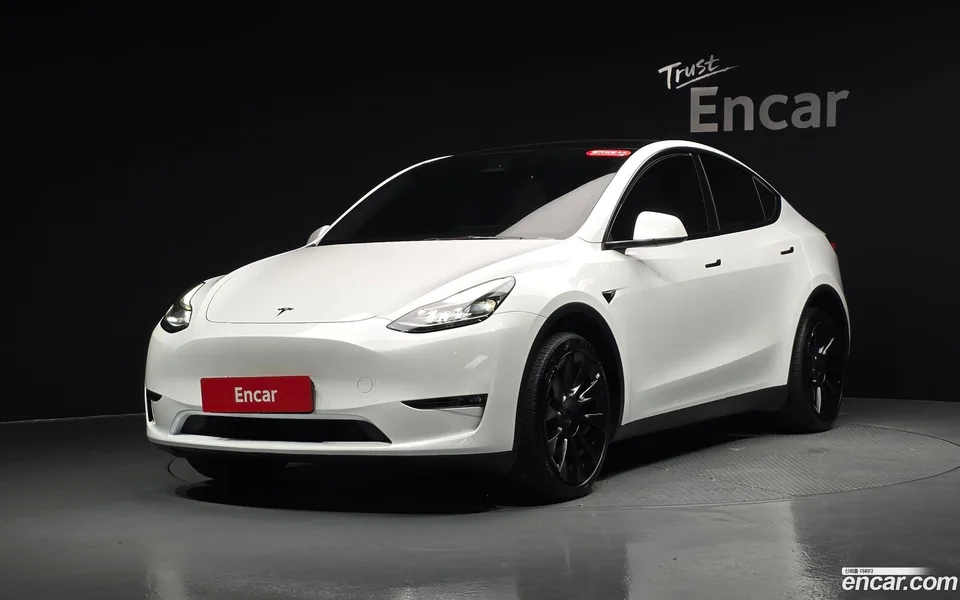 Tesla Model Y 2024
