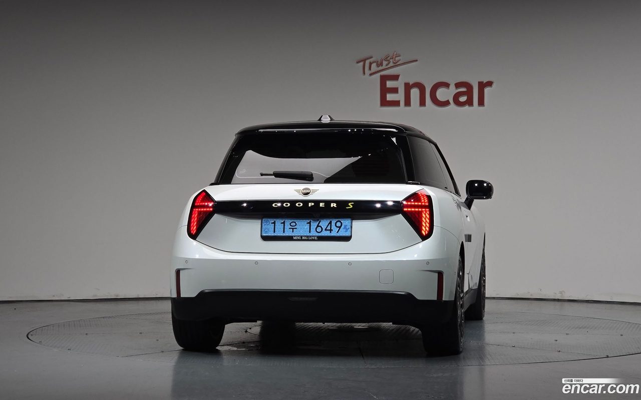 MINI Cooper Electric 2024 — 4
