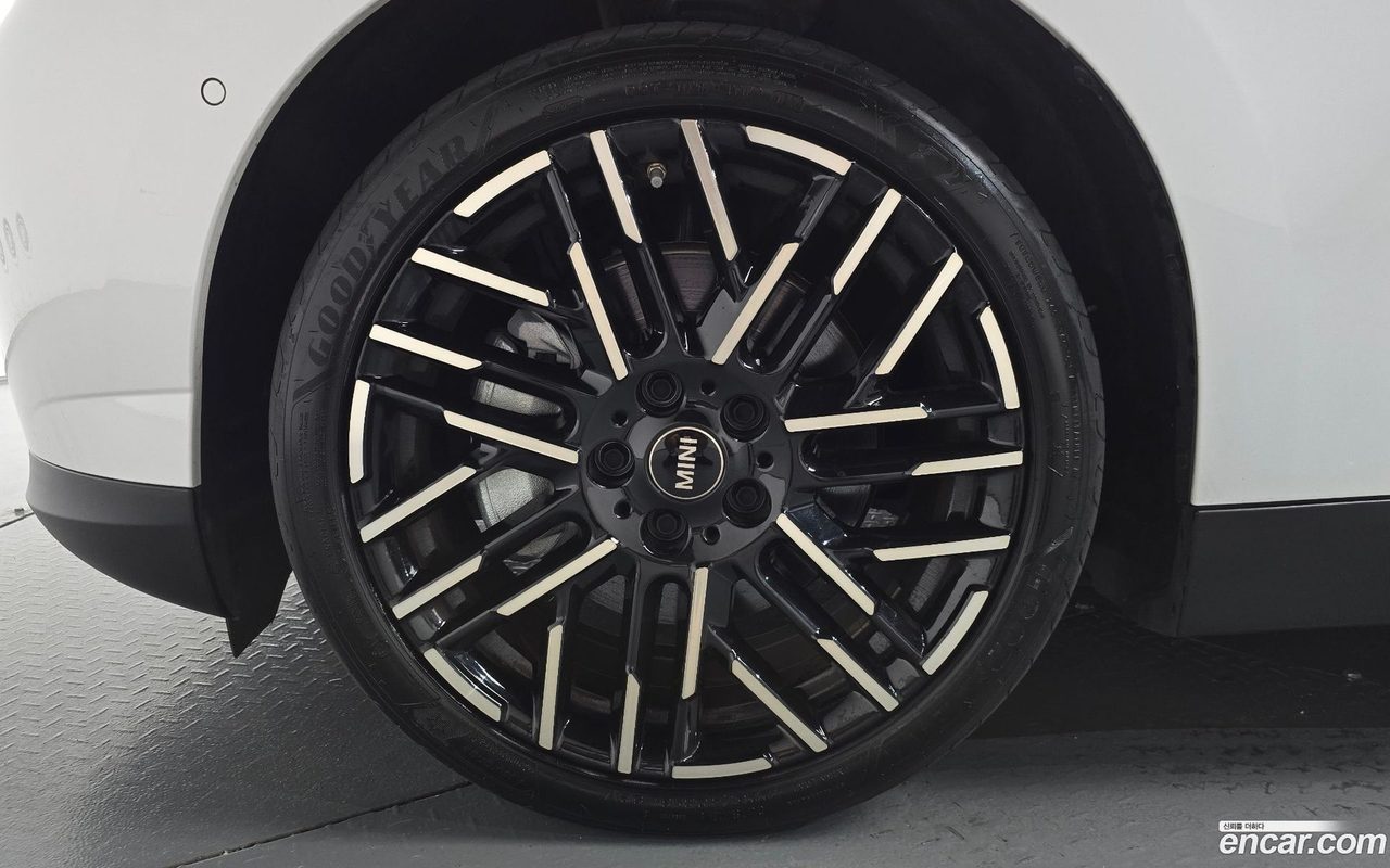 MINI Cooper Electric 2024 — 2