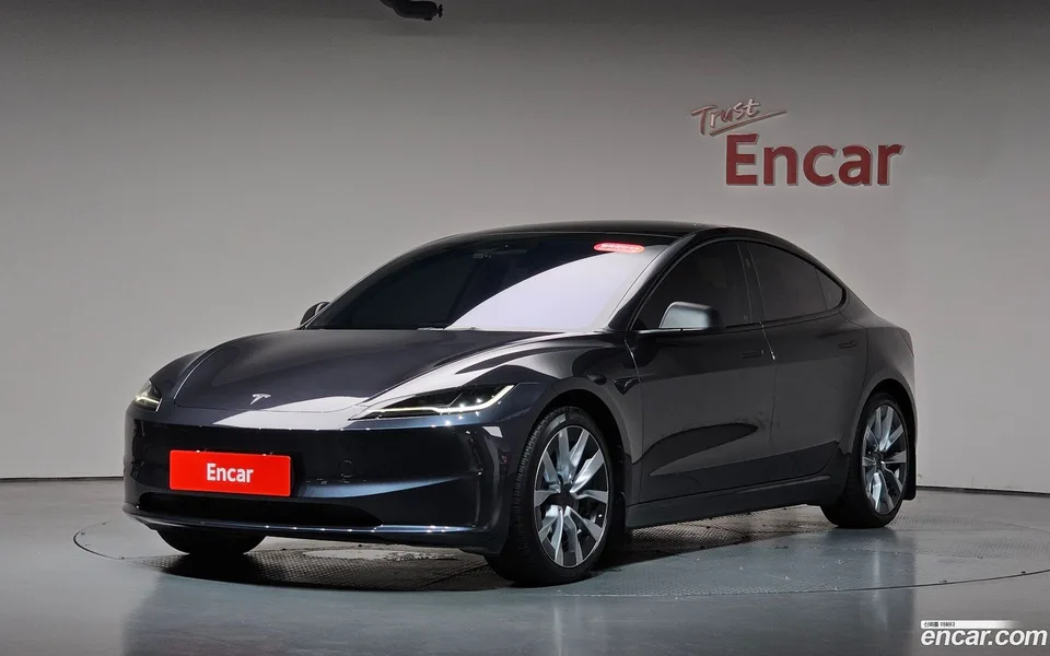 Tesla Model 3 2024