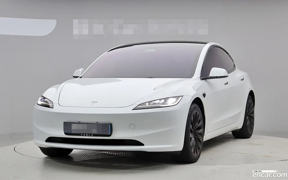 Tesla Model 3 2024