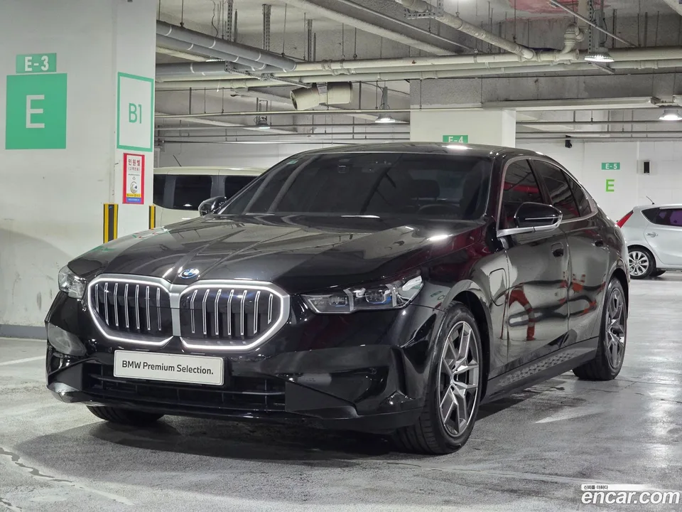 BMW 5 Series 2025