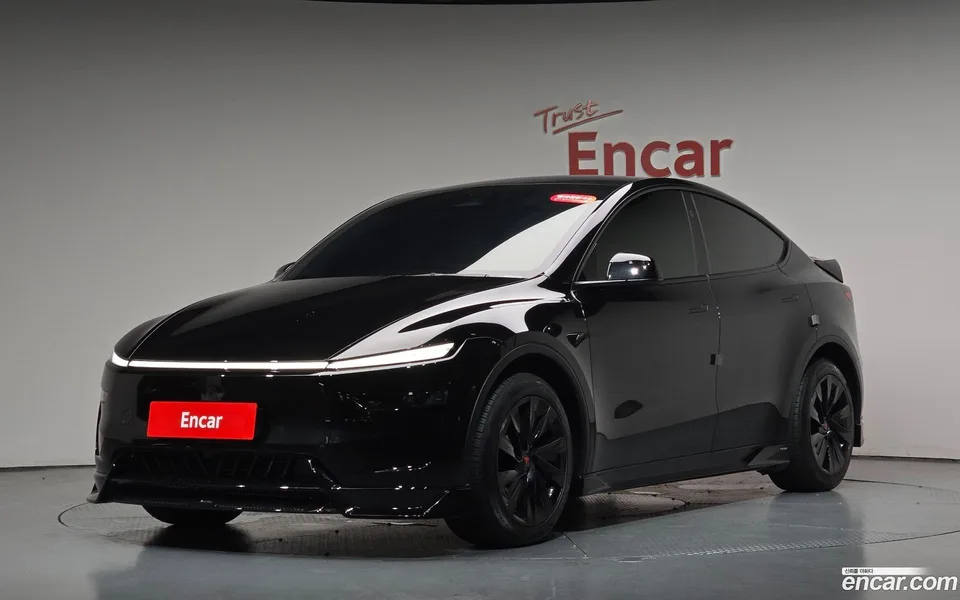 Tesla Model Y 2025