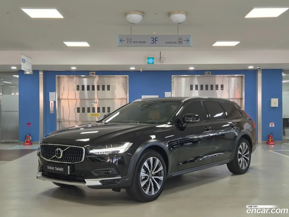 Volvo V90 Cross Country 2025