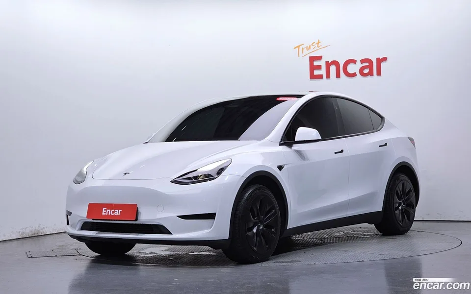 Tesla Model Y 2024