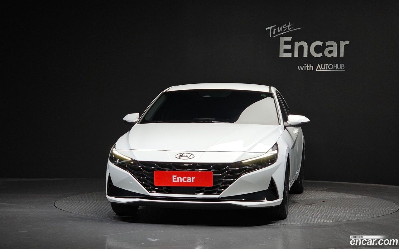 Hyundai Avante Hybrid 2023 — 3