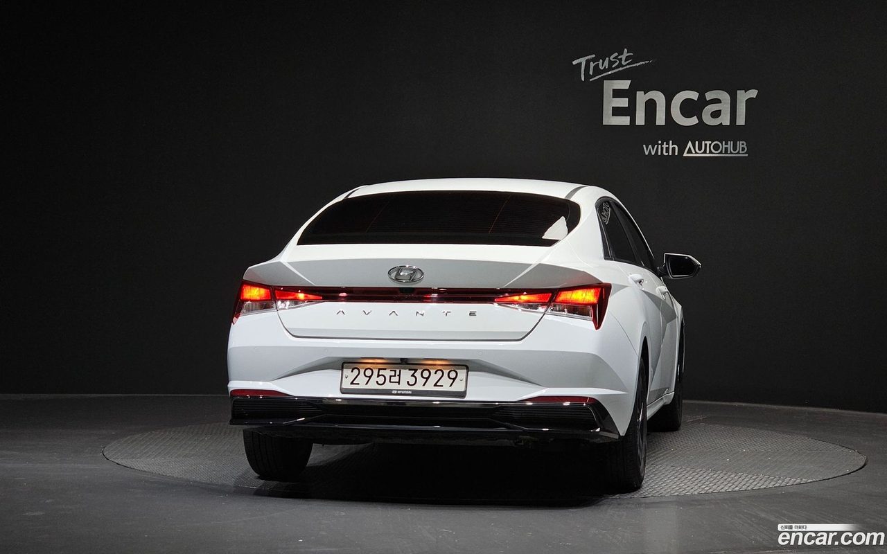 Hyundai Avante Hybrid 2023 — 4