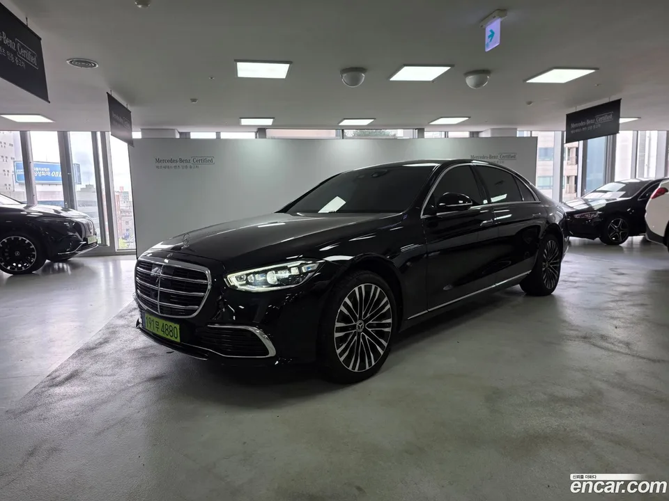 Mercedes-Benz S-Class 2024