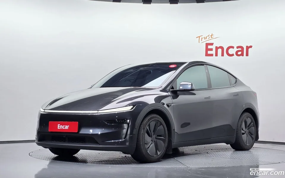 Tesla Model Y 2025