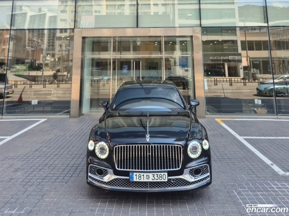 Bentley Flying Spur 4.0 2023 — миниатюра 3