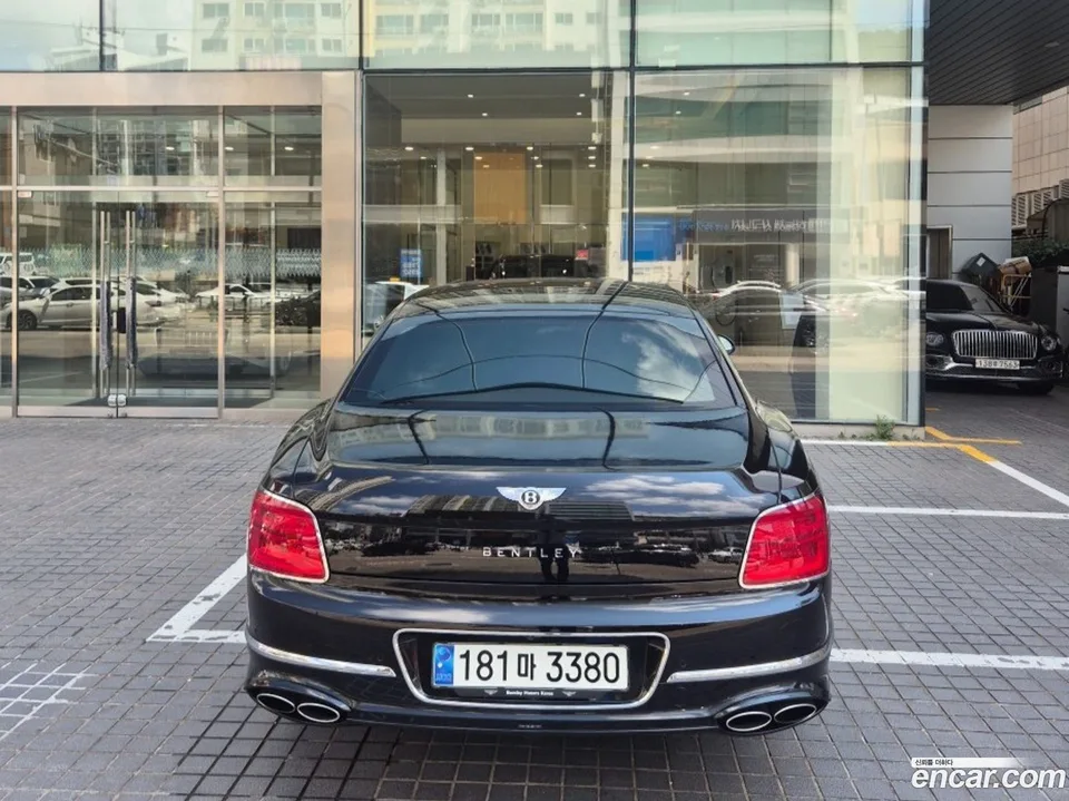 Bentley Flying Spur 4.0 2023 — миниатюра 4