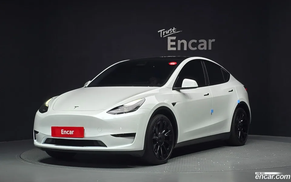 Tesla Model Y 2024