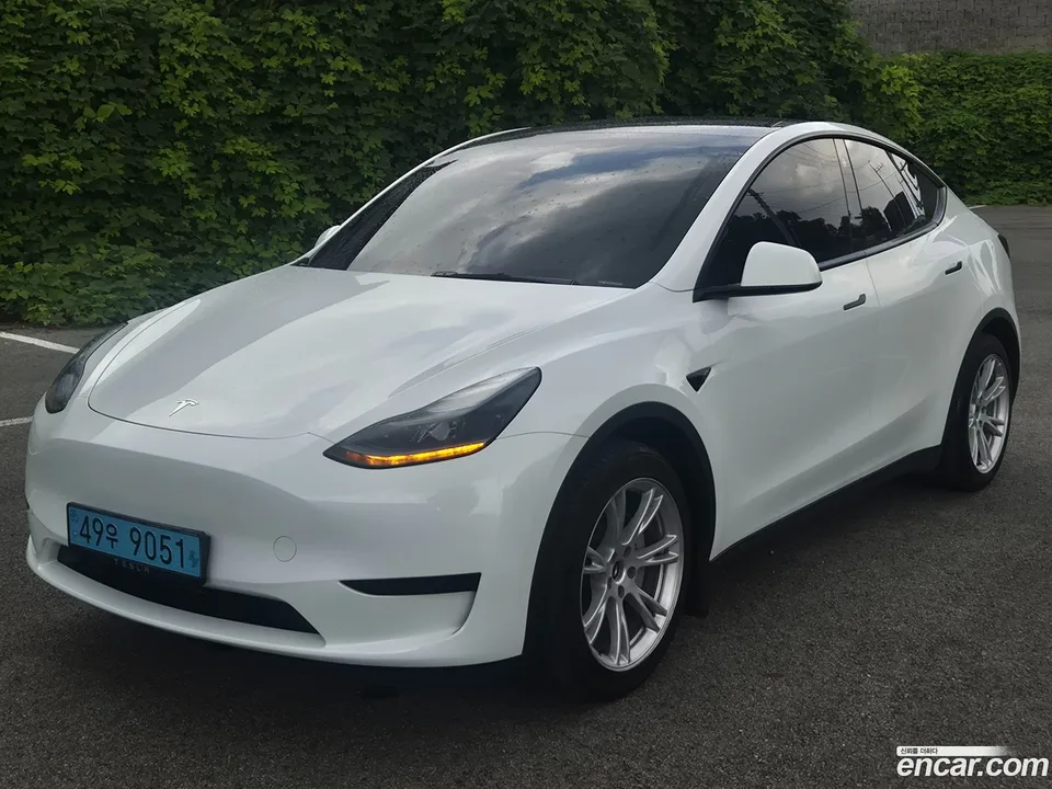 Tesla Model Y 2024