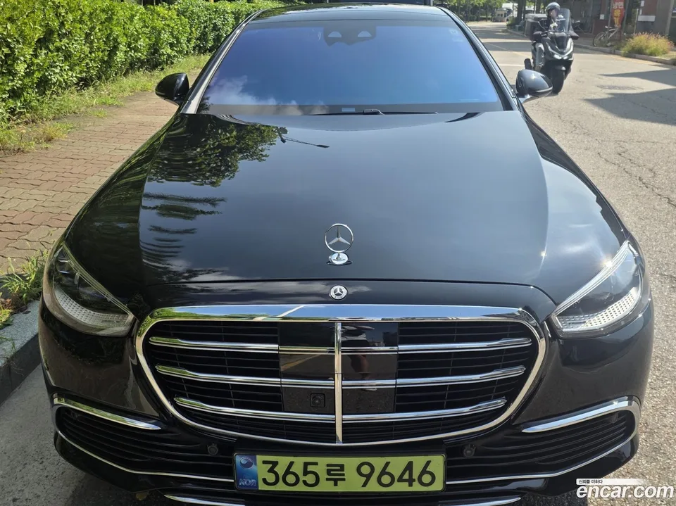 Mercedes-Benz S-Class 2025