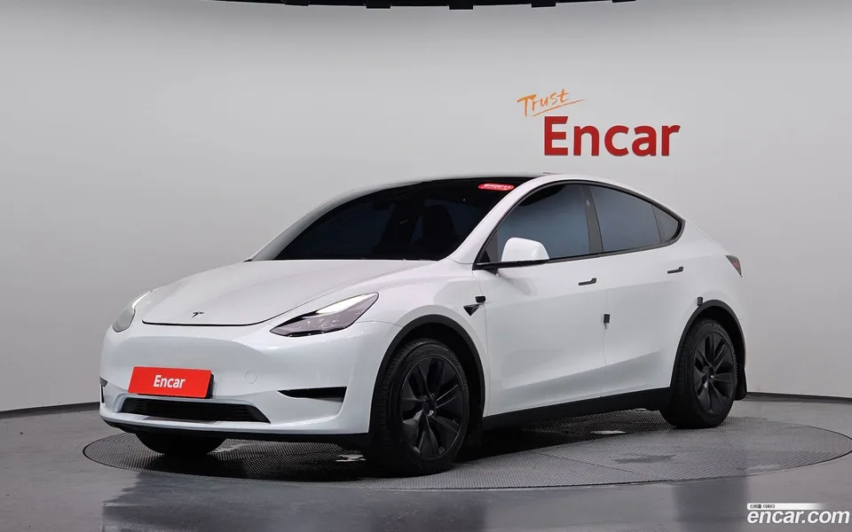Tesla Model Y 2024