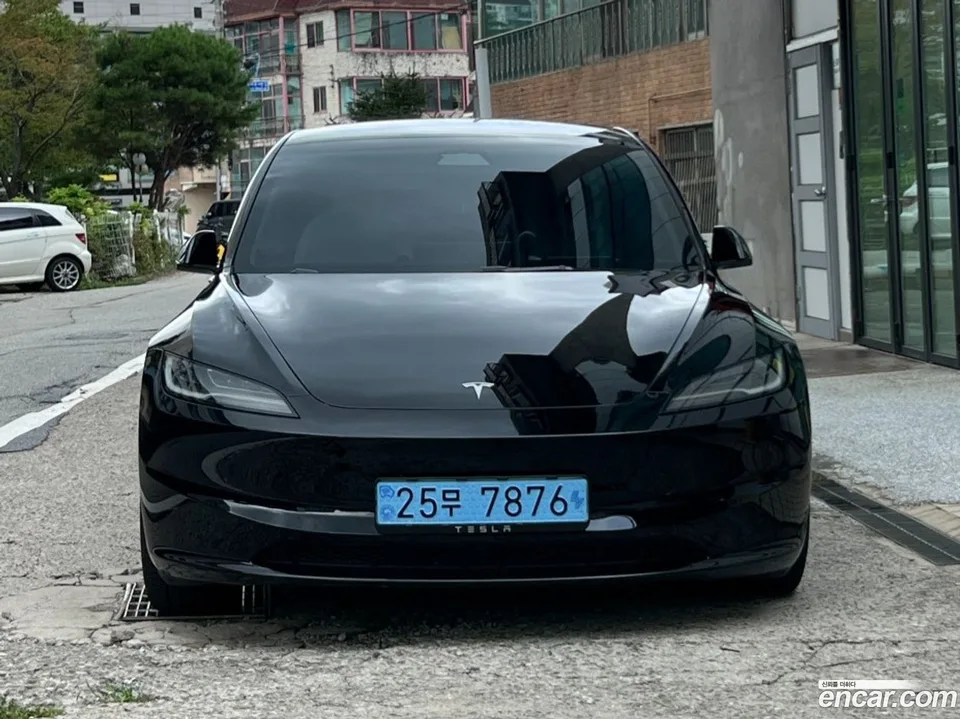 Tesla Model 3 2024