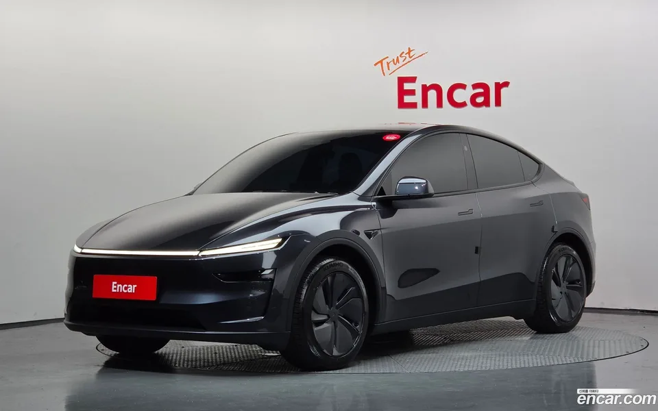 Tesla Model Y 2025
