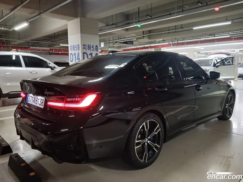 BMW 3 Series 320i M 2026 — thumbnail 4