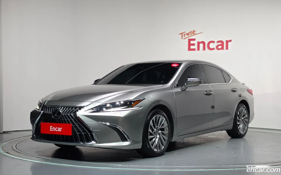 Lexus ES 300h 2023