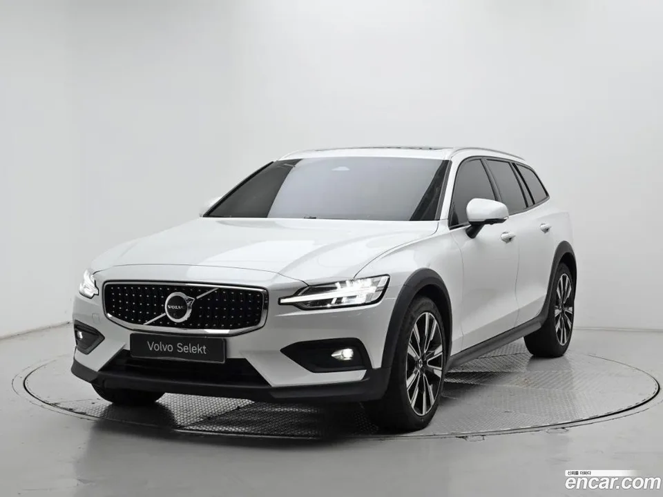 Volvo V60 Cross Country 2025